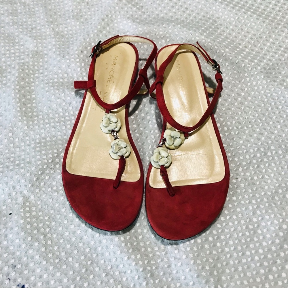 Marchez vous‎ sandals